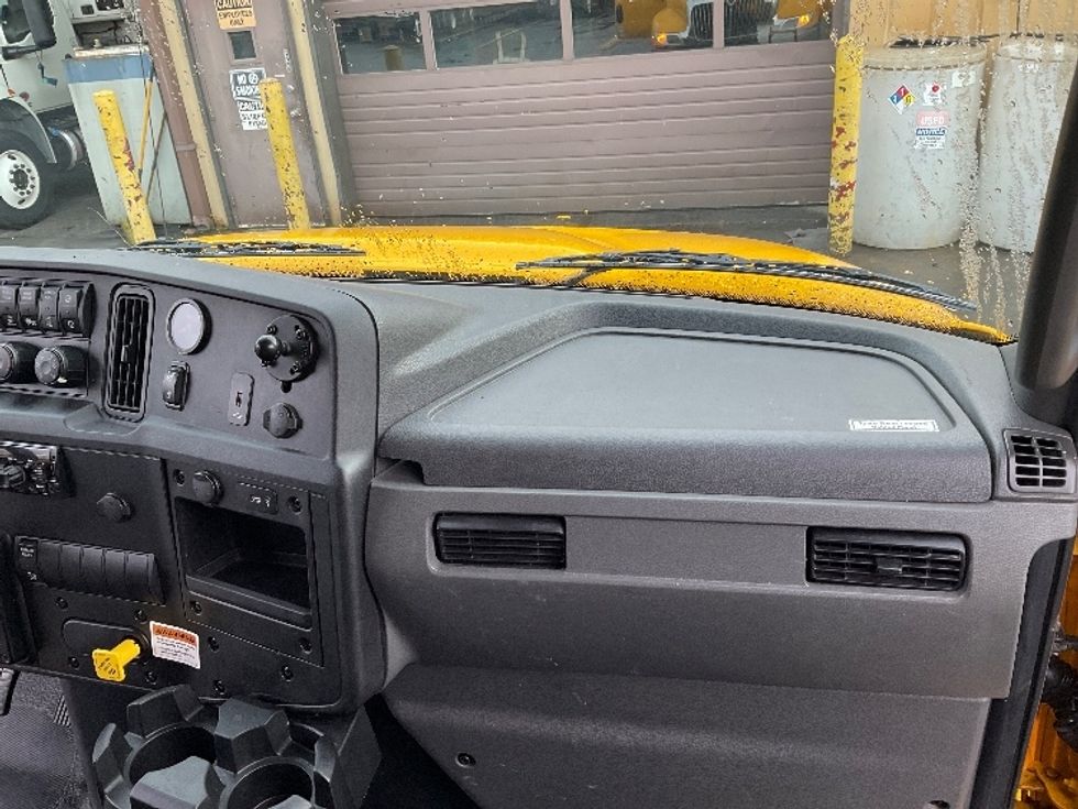 Medium Duty Box Truck-Light and Medium Duty Trucks-International-2021-MV607-Kent-WA-242,159\n\t\tmiles-$ 34,500 - Image 21