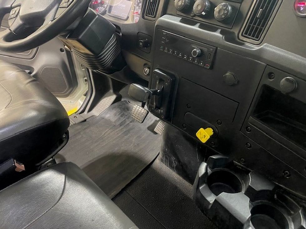 Medium Duty Box Truck-Light and Medium Duty Trucks-International-2021-MV607-King Of Prussia-PA-278,412\n\t\tmiles-$ 30,750 - Image 18