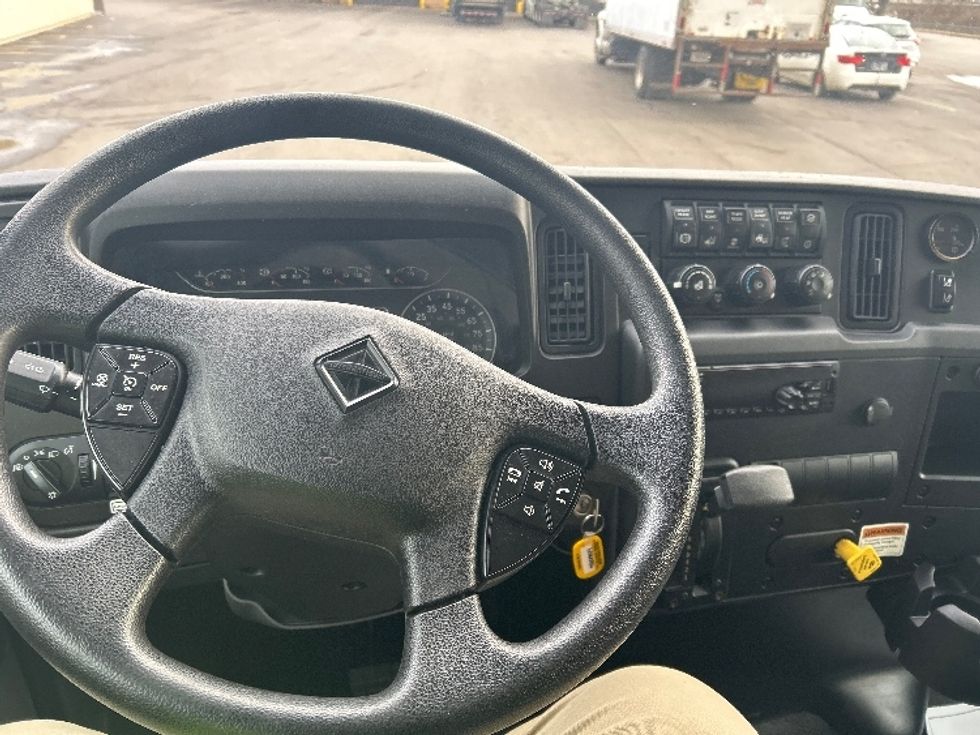 Medium Duty Box Truck-Light and Medium Duty Trucks-International-2021-MV607-Knoxville-TN-200,315\n\t\tmiles-$ 45,000 - Image 17
