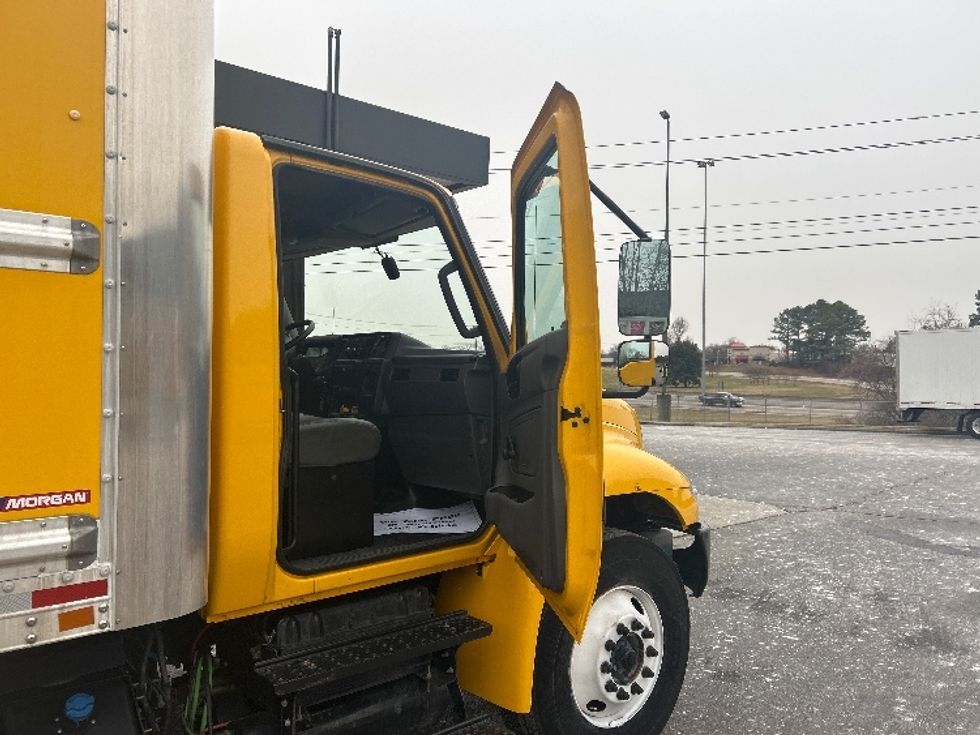 Medium Duty Box Truck-Light and Medium Duty Trucks-International-2021-MV607-Knoxville-TN-200,315\n\t\tmiles-$ 45,000 - Image 19