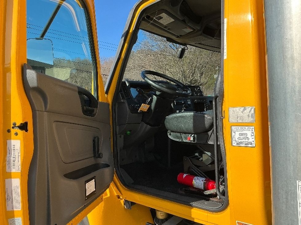 Medium Duty Box Truck-Light and Medium Duty Trucks-International-2021-MV607-Knoxville-TN-207,211\n\t\tmiles-$ 44,000 - Image 16