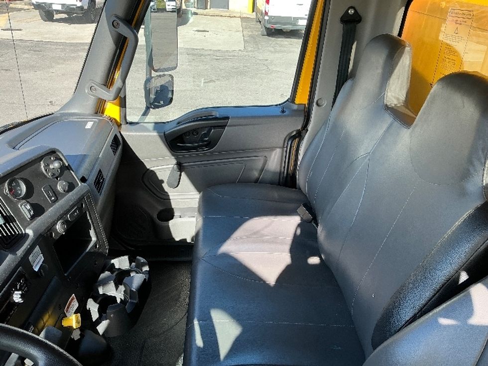Medium Duty Box Truck-Light and Medium Duty Trucks-International-2021-MV607-Knoxville-TN-207,211\n\t\tmiles-$ 44,000 - Image 19