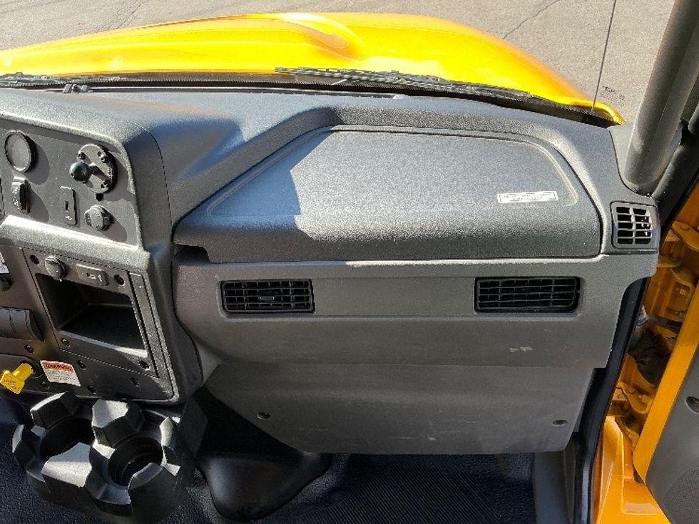 Medium Duty Box Truck-Light and Medium Duty Trucks-International-2021-MV607-Knoxville-TN-207,211\n\t\tmiles-$ 44,000 - Image 21