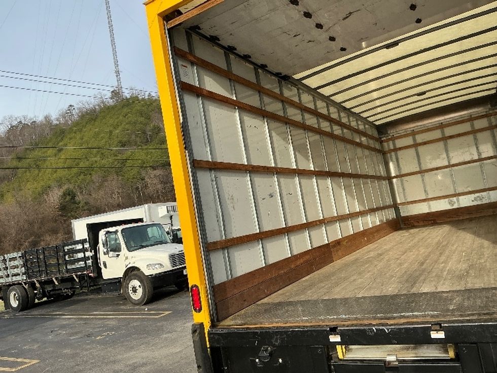 Medium Duty Box Truck-Light and Medium Duty Trucks-International-2021-MV607-Knoxville-TN-214,190\n\t\tmiles-$ 43,000 - Image 11