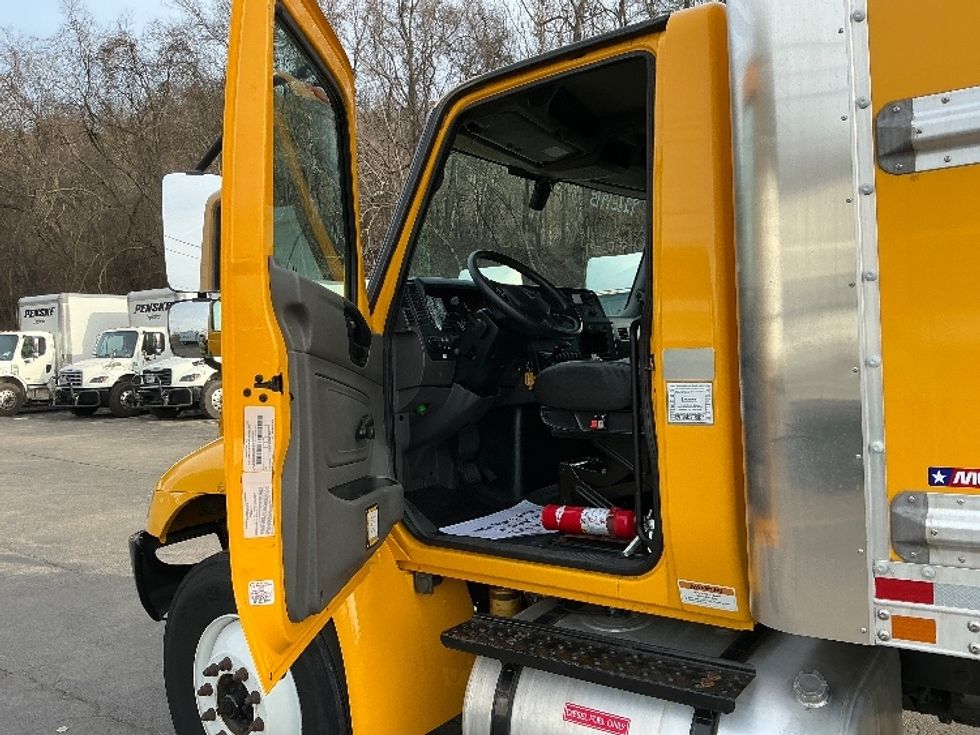 Medium Duty Box Truck-Light and Medium Duty Trucks-International-2021-MV607-Knoxville-TN-214,190\n\t\tmiles-$ 43,000 - Image 16