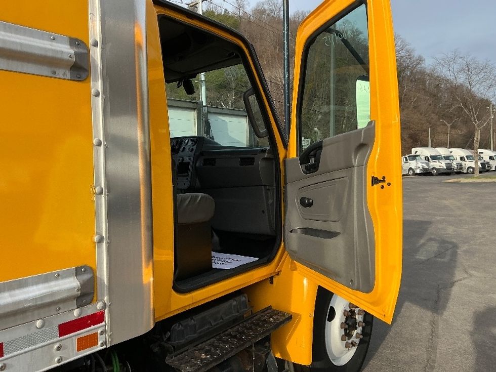 Medium Duty Box Truck-Light and Medium Duty Trucks-International-2021-MV607-Knoxville-TN-214,190\n\t\tmiles-$ 43,000 - Image 20
