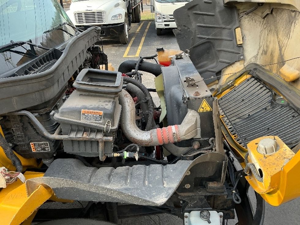 Medium Duty Box Truck-Light and Medium Duty Trucks-International-2021-MV607-Knoxville-TN-214,190\n\t\tmiles-$ 43,000 - Image 22