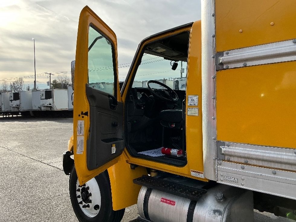 Medium Duty Box Truck-Light and Medium Duty Trucks-International-2021-MV607-Knoxville-TN-219,741\n\t\tmiles-$ 42,000 - Image 16