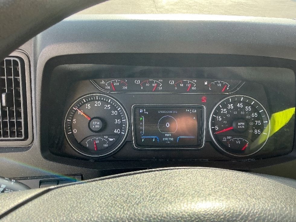 Medium Duty Box Truck-Light and Medium Duty Trucks-International-2021-MV607-Knoxville-TN-219,741\n\t\tmiles-$ 42,000 - Image 18