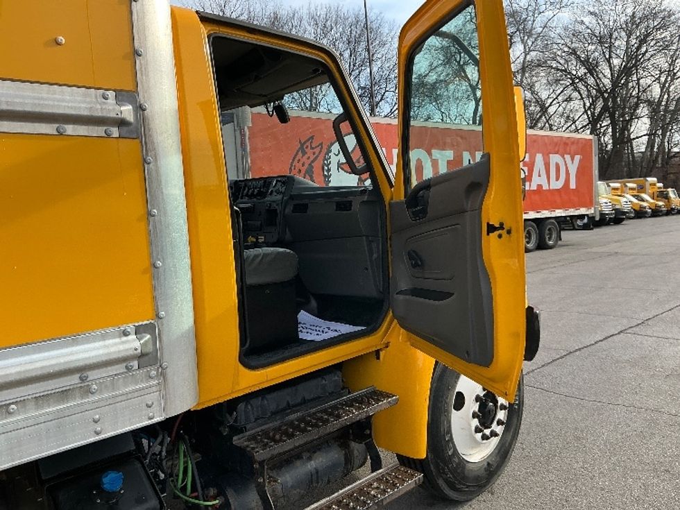 Medium Duty Box Truck-Light and Medium Duty Trucks-International-2021-MV607-Knoxville-TN-219,741\n\t\tmiles-$ 42,000 - Image 20
