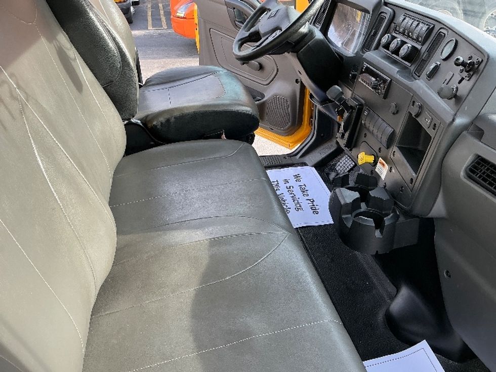 Medium Duty Box Truck-Light and Medium Duty Trucks-International-2021-MV607-Knoxville-TN-219,741\n\t\tmiles-$ 42,000 - Image 22