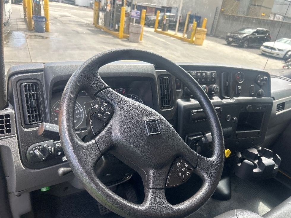 Medium Duty Box Truck-Light and Medium Duty Trucks-International-2021-MV607-La Mirada-CA-253,406\n\t\tmiles-$ 35,500 - Image 17