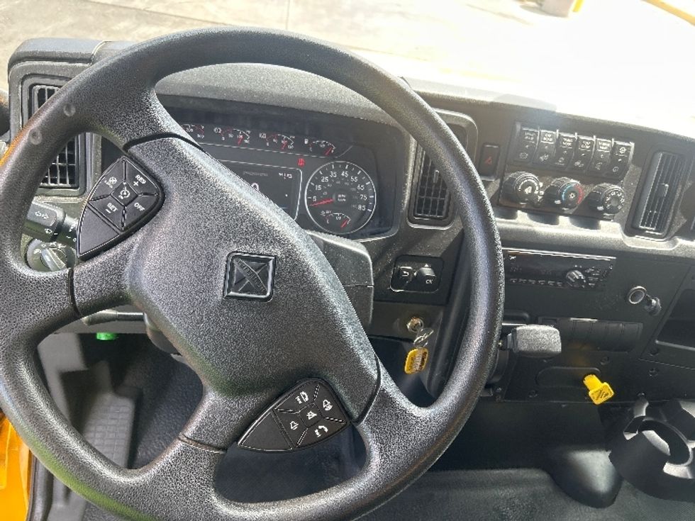Medium Duty Box Truck-Light and Medium Duty Trucks-International-2021-MV607-La Mirada-CA-253,406\n\t\tmiles-$ 35,500 - Image 18