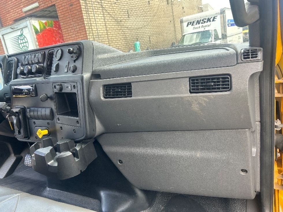 Medium Duty Box Truck-Light and Medium Duty Trucks-International-2021-MV607-La Mirada-CA-253,406\n\t\tmiles-$ 35,500 - Image 21
