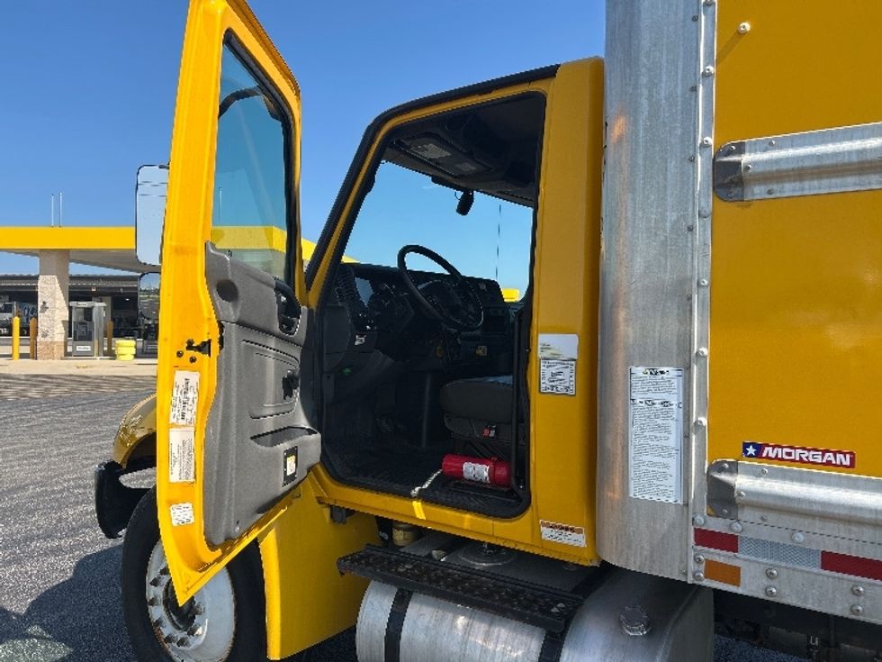 Medium Duty Box Truck-Light and Medium Duty Trucks-International-2021-MV607-La Porte-IN-162,570\n\t\tmiles-$ 47,750 - Image 16