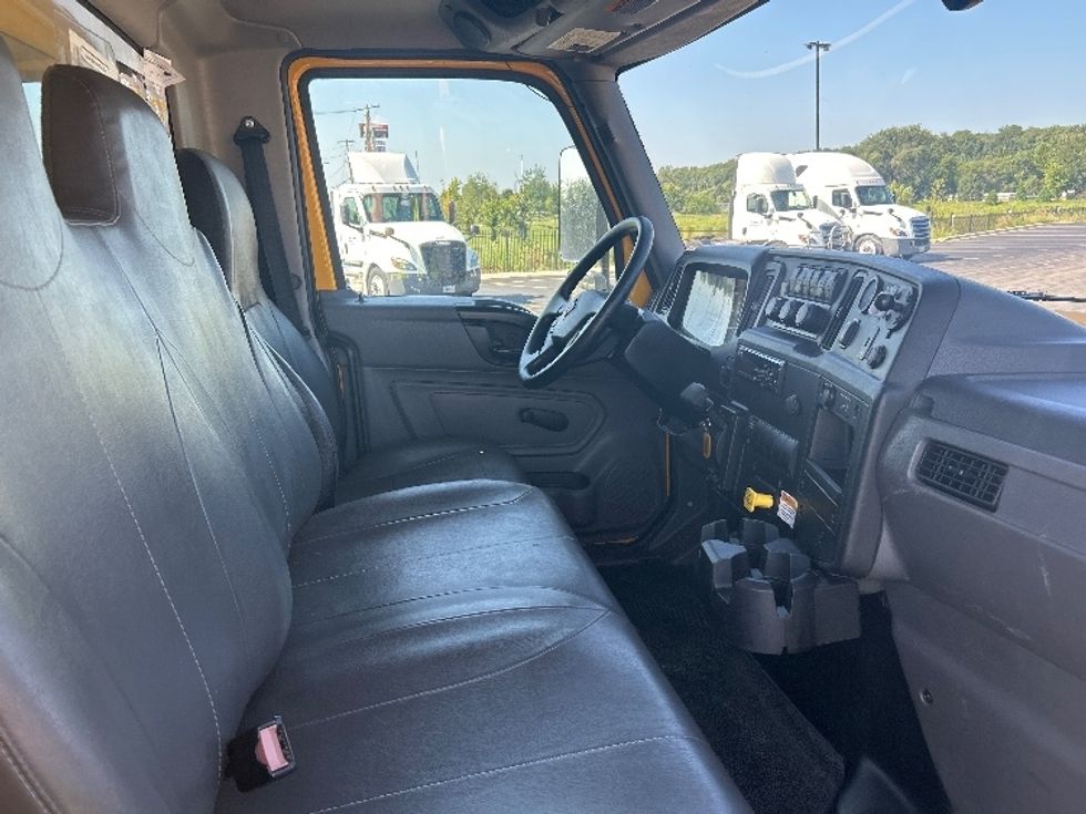 Medium Duty Box Truck-Light and Medium Duty Trucks-International-2021-MV607-La Porte-IN-162,570\n\t\tmiles-$ 47,750 - Image 22