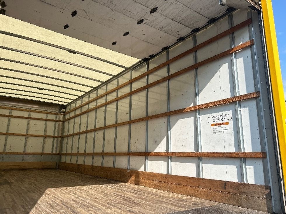 Medium Duty Box Truck-Light and Medium Duty Trucks-International-2021-MV607-La Porte-IN-200,410\n\t\tmiles-$ 42,750 - Image 12