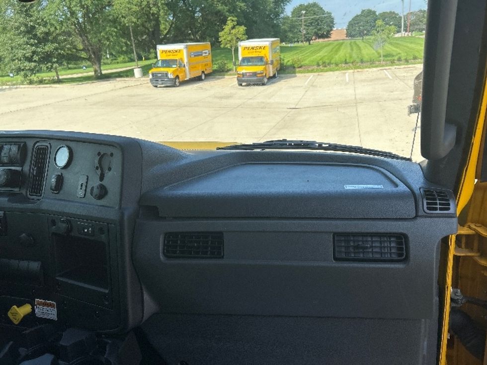 Medium Duty Box Truck-Light and Medium Duty Trucks-International-2021-MV607-La Porte-IN-200,410\n\t\tmiles-$ 42,750 - Image 21