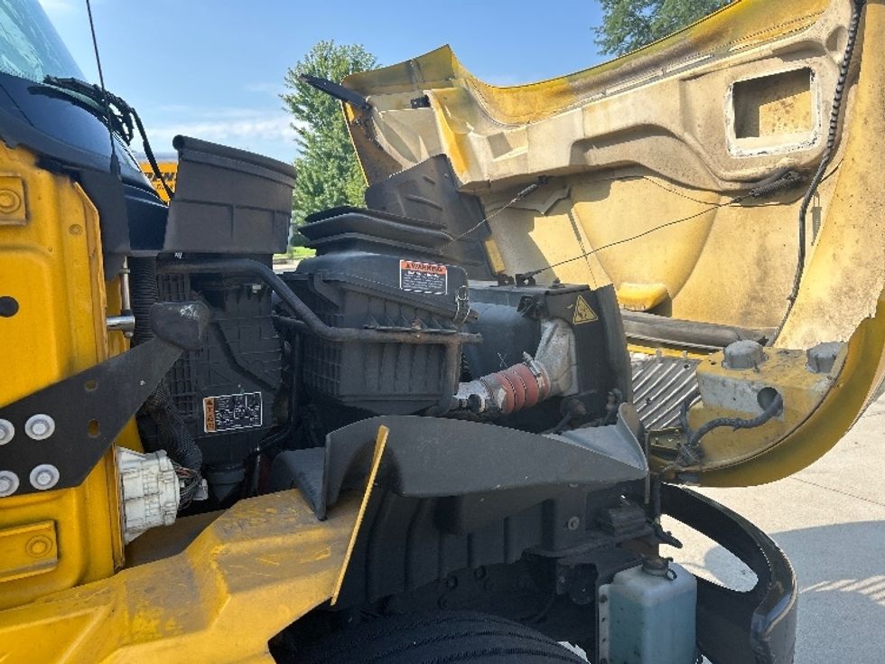 Medium Duty Box Truck-Light and Medium Duty Trucks-International-2021-MV607-La Porte-IN-200,410\n\t\tmiles-$ 42,750 - Image 23