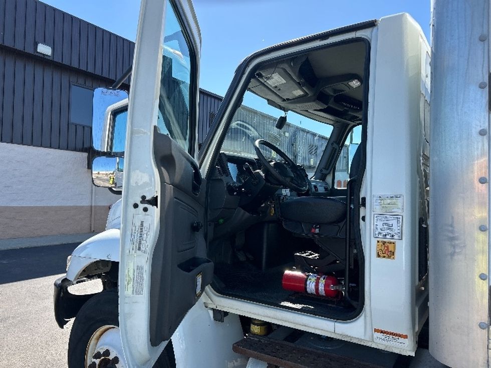 Medium Duty Box Truck-Light and Medium Duty Trucks-International-2021-MV607-La Porte-IN-206,233\n\t\tmiles-$ 48,750 - Image 16