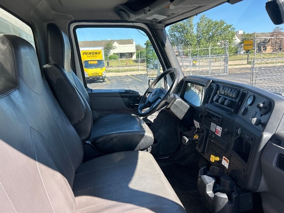 Medium Duty Box Truck-Light and Medium Duty Trucks-International-2021-MV607-La Porte-IN-206,233\n\t\tmiles-$ 48,750 - Image 22