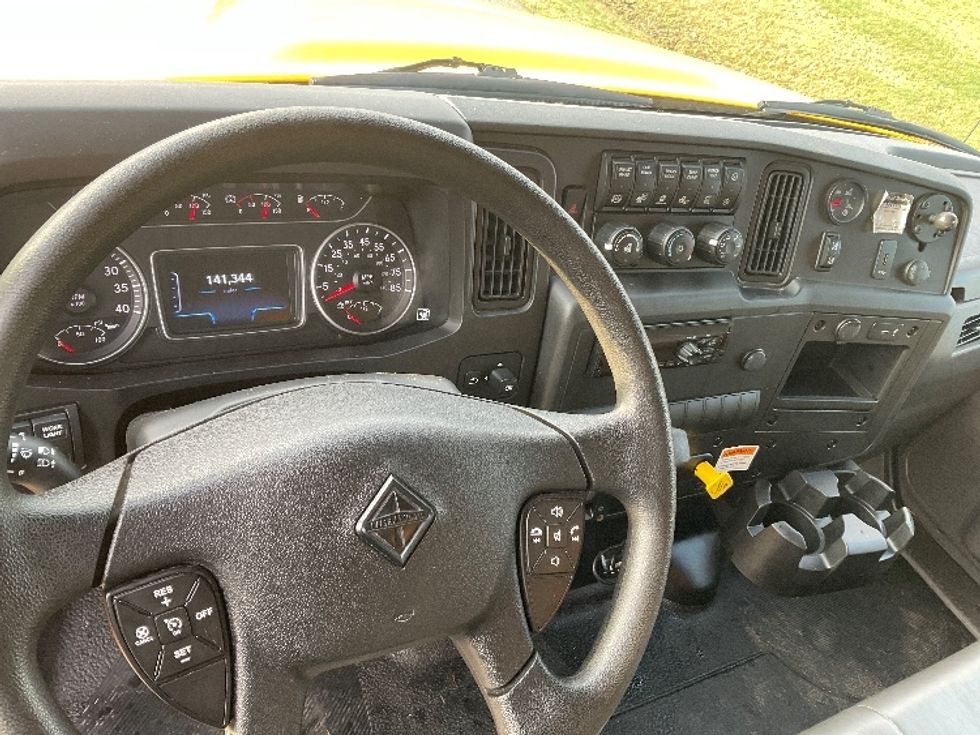 Medium Duty Box Truck-Light and Medium Duty Trucks-International-2021-MV607-Lacey-WA-141,345\n\t\tmiles-$ 44,500 - Image 17