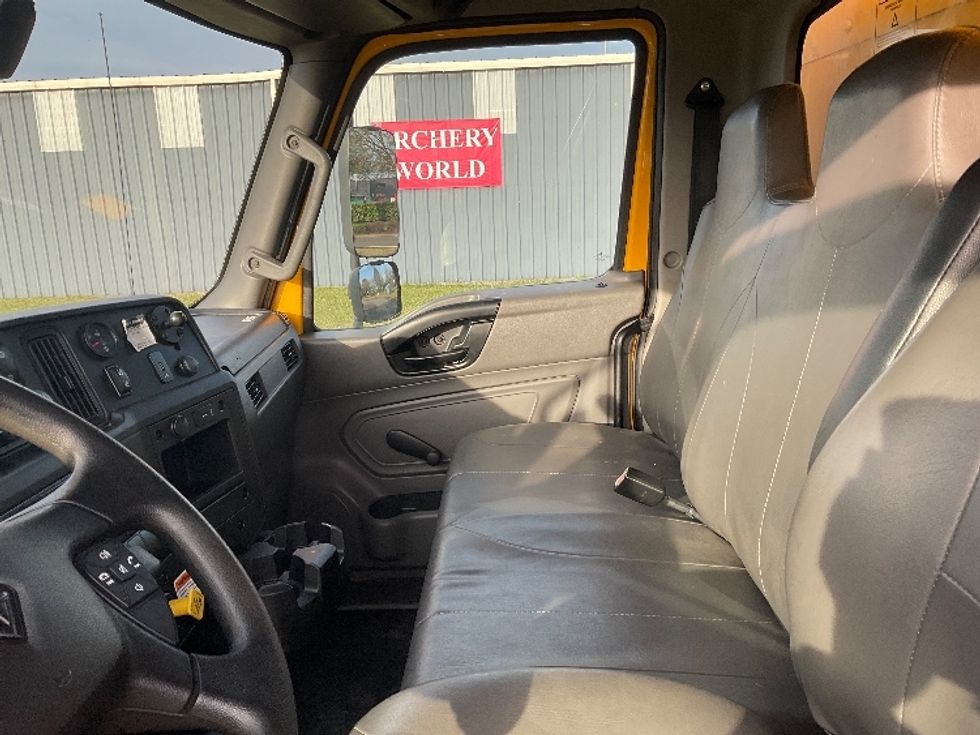 Medium Duty Box Truck-Light and Medium Duty Trucks-International-2021-MV607-Lacey-WA-141,345\n\t\tmiles-$ 44,500 - Image 18