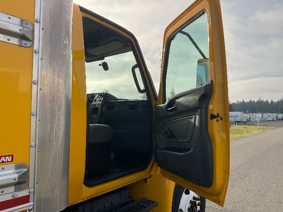 Medium Duty Box Truck-Light and Medium Duty Trucks-International-2021-MV607-Lacey-WA-141,345\n\t\tmiles-$ 44,500 - Image 19
