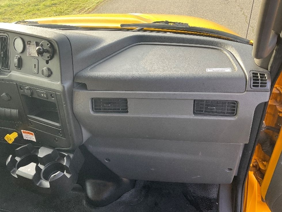 Medium Duty Box Truck-Light and Medium Duty Trucks-International-2021-MV607-Lacey-WA-141,345\n\t\tmiles-$ 44,500 - Image 20