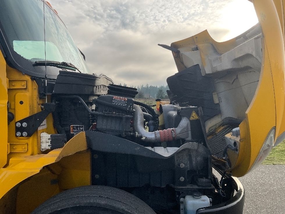 Medium Duty Box Truck-Light and Medium Duty Trucks-International-2021-MV607-Lacey-WA-141,345\n\t\tmiles-$ 44,500 - Image 23