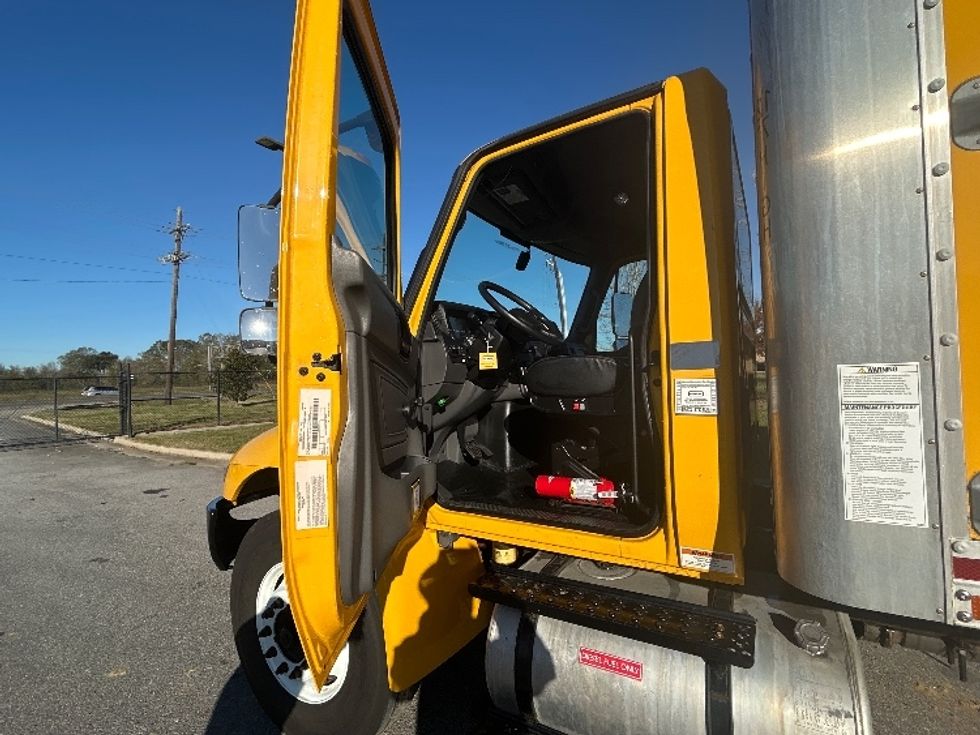 Medium Duty Box Truck-Light and Medium Duty Trucks-International-2021-MV607-Lafayette-LA-165,526\n\t\tmiles-$ 47,250 - Image 16