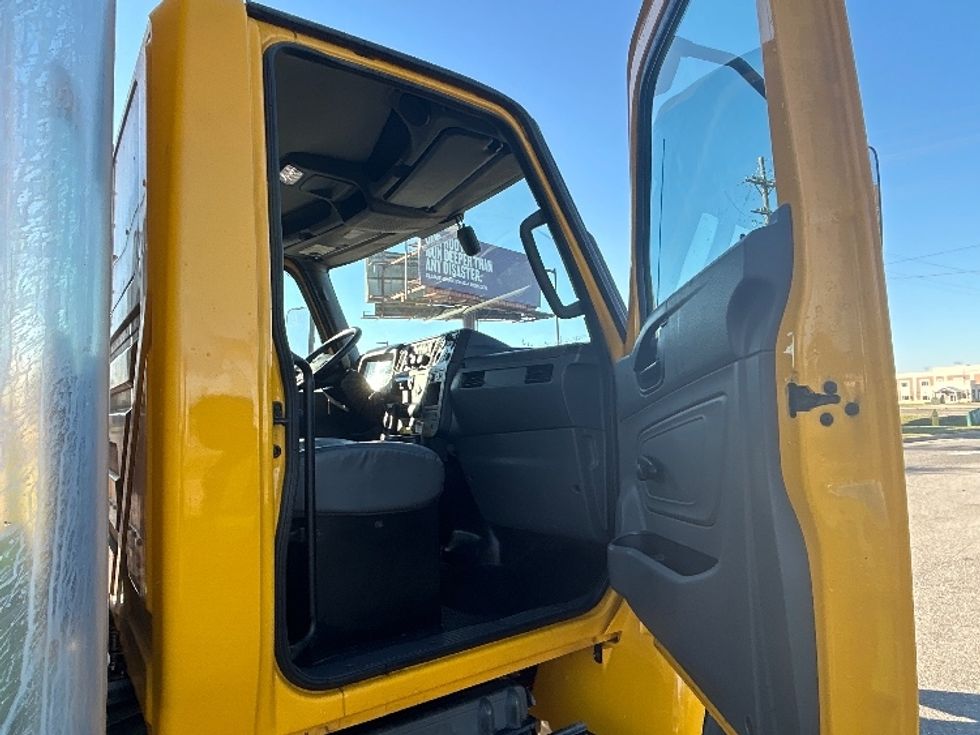 Medium Duty Box Truck-Light and Medium Duty Trucks-International-2021-MV607-Lafayette-LA-165,526\n\t\tmiles-$ 47,250 - Image 20