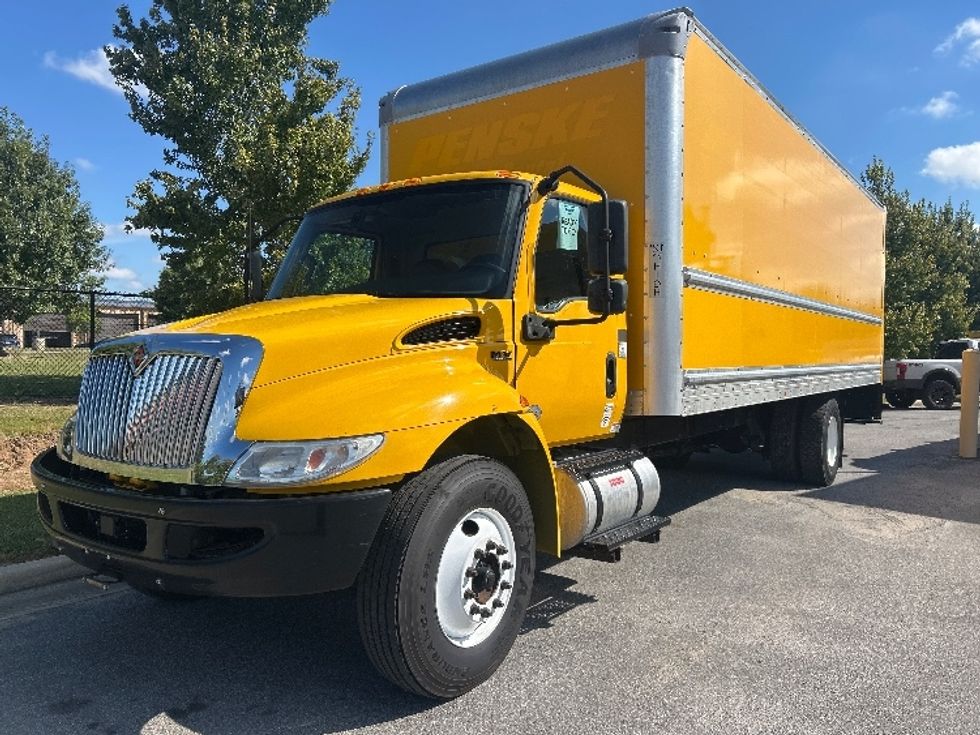 Medium Duty Box Truck-Light and Medium Duty Trucks-International-2021-MV607-Lafayette-LA-195,603\n\t\tmiles-$ 46,000 - Image 3