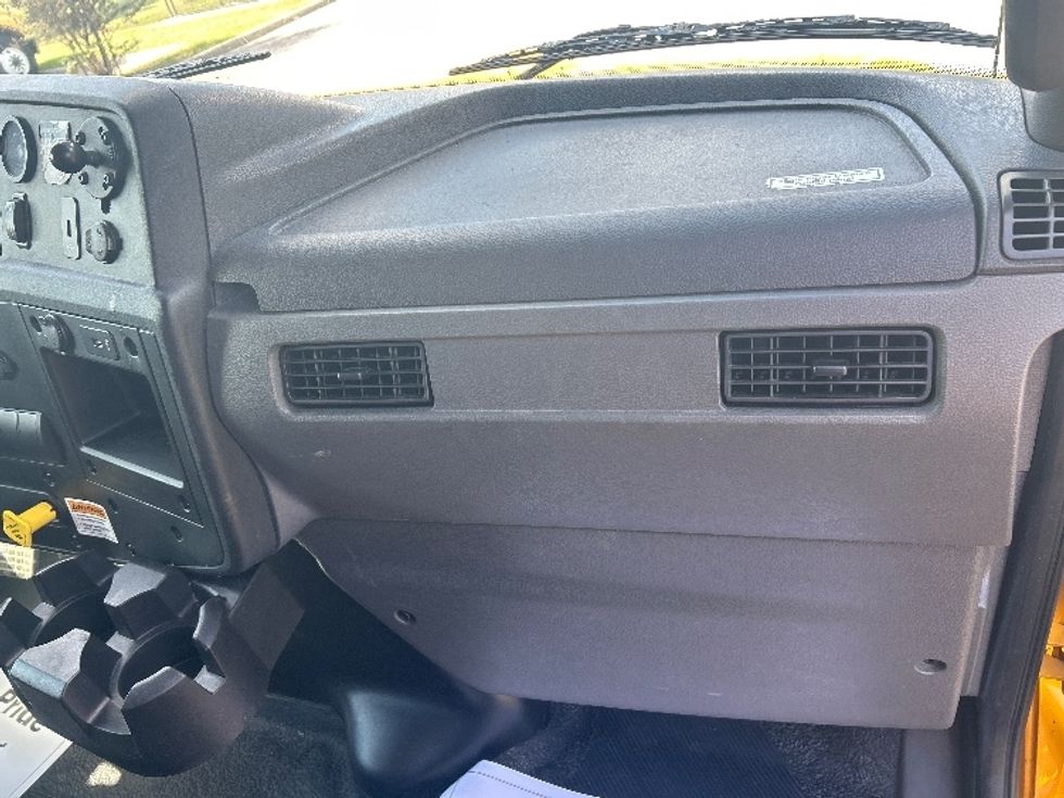 Medium Duty Box Truck-Light and Medium Duty Trucks-International-2021-MV607-Lafayette-LA-233,738\n\t\tmiles-$ 40,500 - Image 17