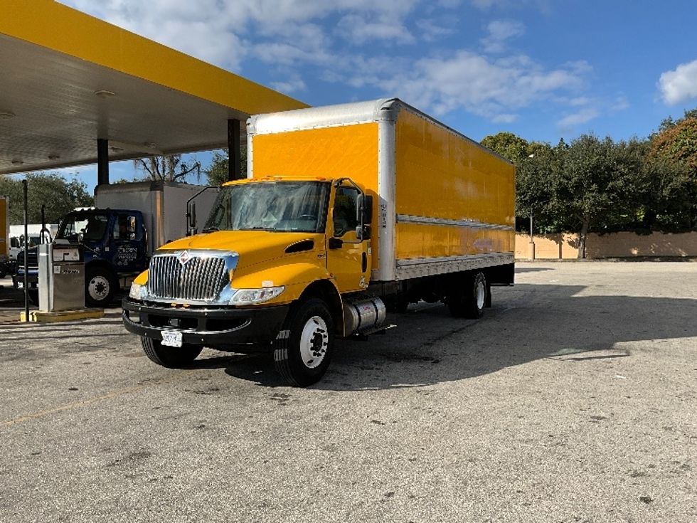 Medium Duty Box Truck-Light and Medium Duty Trucks-International-2021-MV607-Lakeland-FL-216,167\n\t\tmiles-$ 40,000 - Image 1