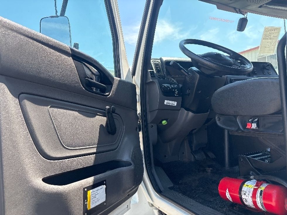 Medium Duty Box Truck-Light and Medium Duty Trucks-International-2021-MV607-Lansing-MI-149,350\n\t\tmiles-$ 61,250 - Image 16