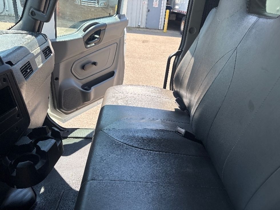 Medium Duty Box Truck-Light and Medium Duty Trucks-International-2021-MV607-Lansing-MI-149,350\n\t\tmiles-$ 61,250 - Image 19