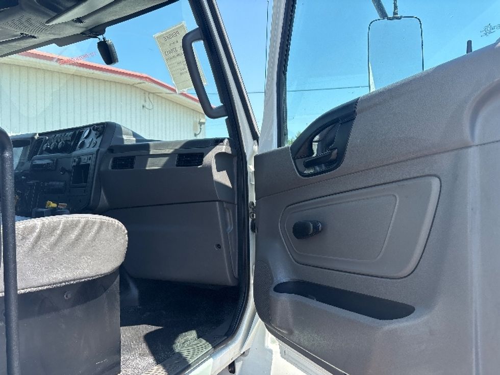 Medium Duty Box Truck-Light and Medium Duty Trucks-International-2021-MV607-Lansing-MI-149,350\n\t\tmiles-$ 61,250 - Image 20