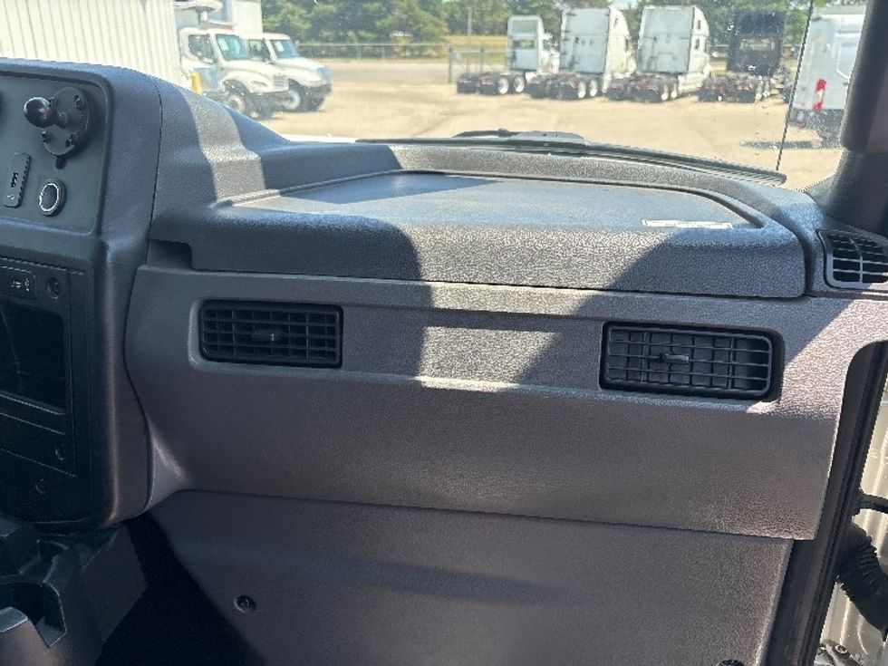 Medium Duty Box Truck-Light and Medium Duty Trucks-International-2021-MV607-Lansing-MI-149,350\n\t\tmiles-$ 61,250 - Image 21