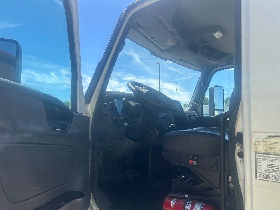 Medium Duty Box Truck-Light and Medium Duty Trucks-International-2021-MV607-Lansing-MI-238,141\n\t\tmiles-$ 34,250 - Image 16
