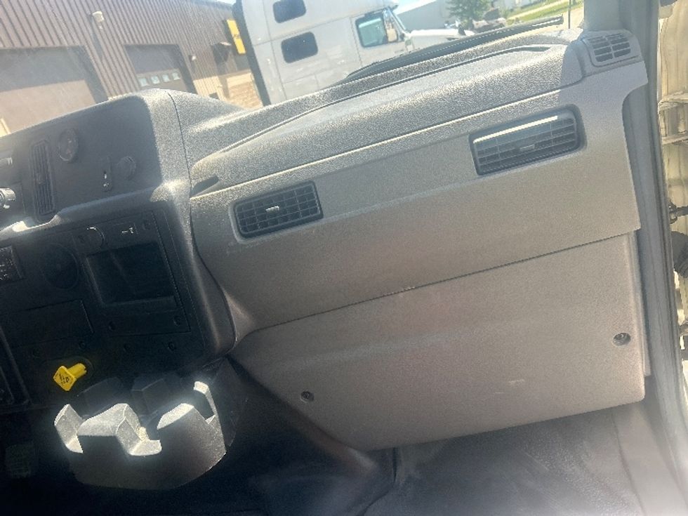 Medium Duty Box Truck-Light and Medium Duty Trucks-International-2021-MV607-Lansing-MI-238,141\n\t\tmiles-$ 34,250 - Image 21