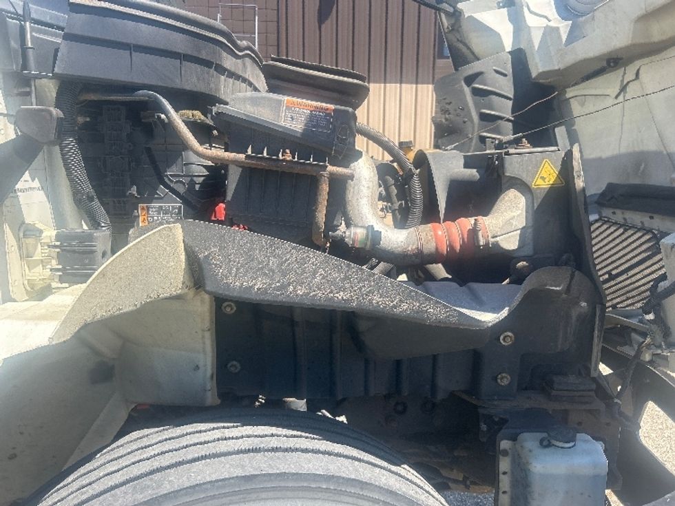 Medium Duty Box Truck-Light and Medium Duty Trucks-International-2021-MV607-Lansing-MI-238,141\n\t\tmiles-$ 34,250 - Image 23