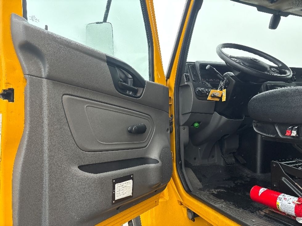 Medium Duty Box Truck-Light and Medium Duty Trucks-International-2021-MV607-Lansing-MI-239,236\n\t\tmiles-$ 35,750 - Image 16