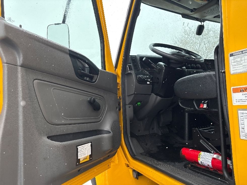 Medium Duty Box Truck-Light and Medium Duty Trucks-International-2021-MV607-Lansing-MI-241,482\n\t\tmiles-$ 33,750 - Image 16