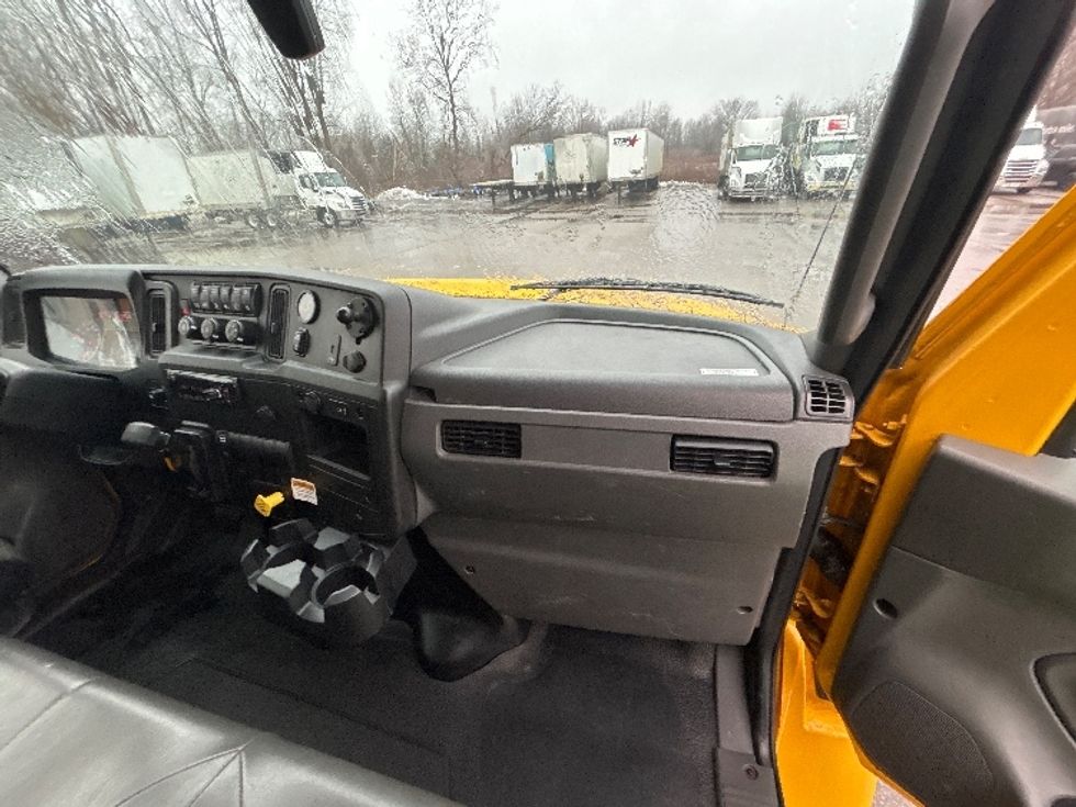 Medium Duty Box Truck-Light and Medium Duty Trucks-International-2021-MV607-Lansing-MI-241,482\n\t\tmiles-$ 33,750 - Image 21