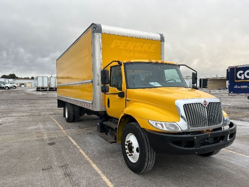 Medium Duty Box Truck-Light and Medium Duty Trucks-International-2021-MV607-Lansing-MI-241,705\n\t\tmiles-$ 33,500 - Image 1