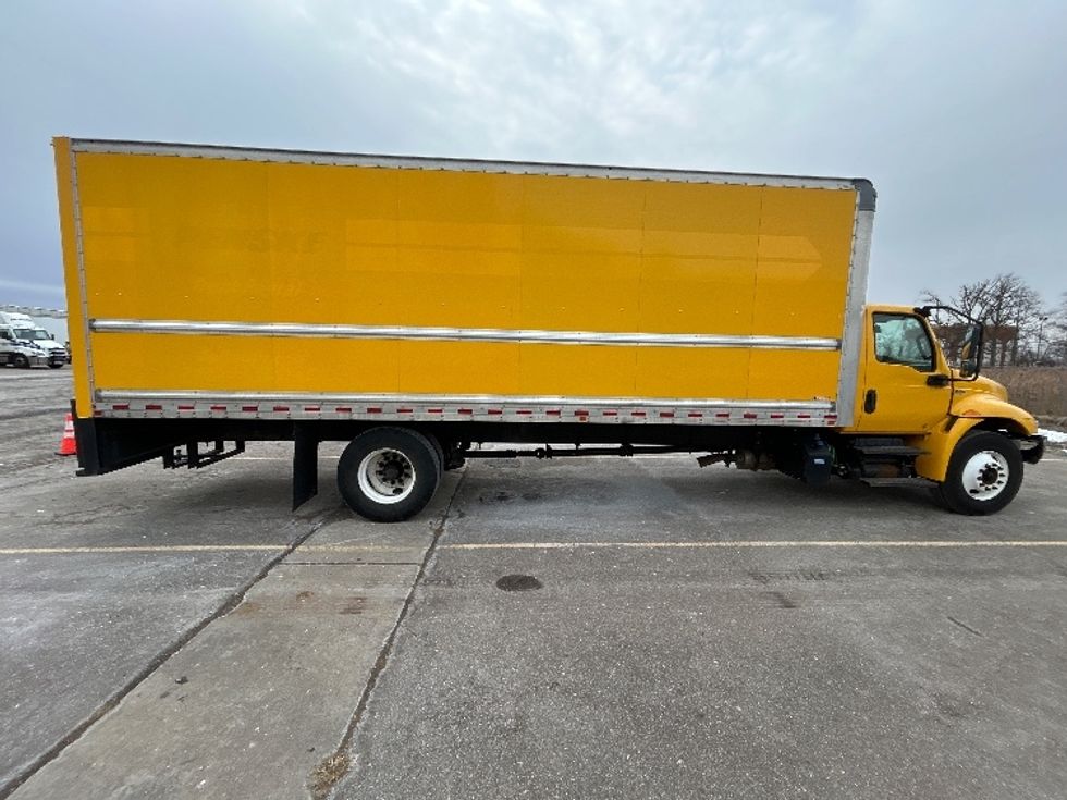 Medium Duty Box Truck-Light and Medium Duty Trucks-International-2021-MV607-Lansing-MI-241,705\n\t\tmiles-$ 33,500 - Image 15