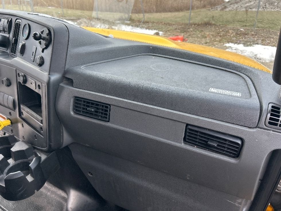 Medium Duty Box Truck-Light and Medium Duty Trucks-International-2021-MV607-Lansing-MI-241,705\n\t\tmiles-$ 33,500 - Image 21