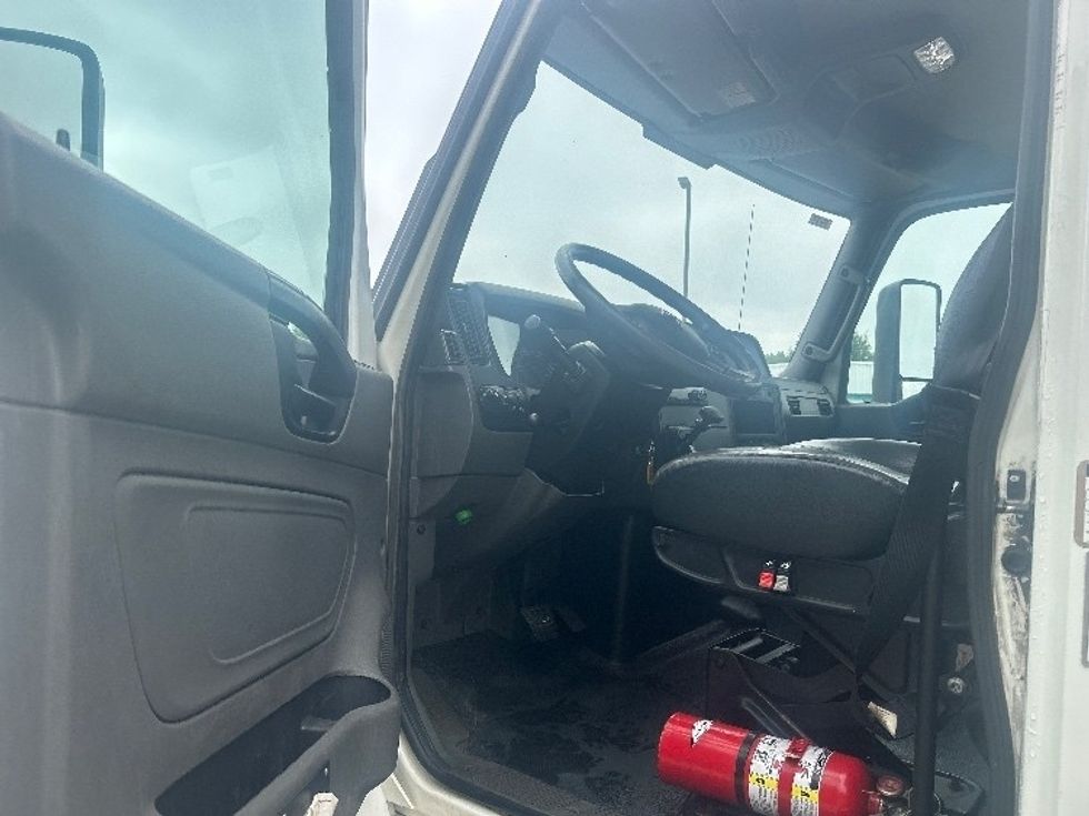 Medium Duty Box Truck-Light and Medium Duty Trucks-International-2021-MV607-Lansing-MI-290,505\n\t\tmiles-$ 30,500 - Image 16