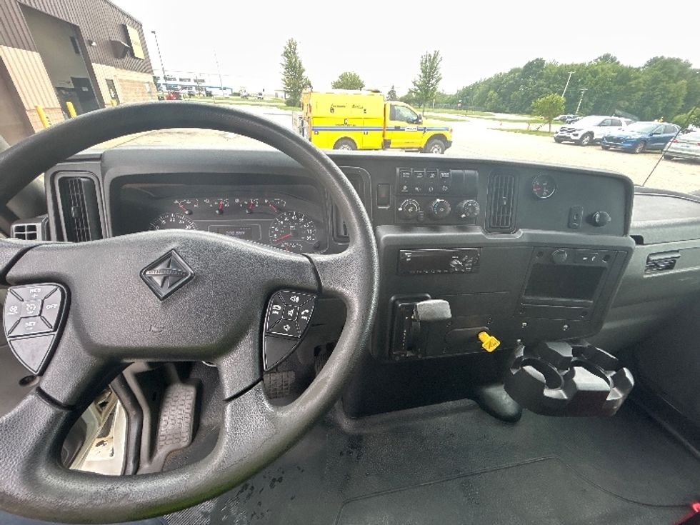 Medium Duty Box Truck-Light and Medium Duty Trucks-International-2021-MV607-Lansing-MI-290,505\n\t\tmiles-$ 30,500 - Image 17